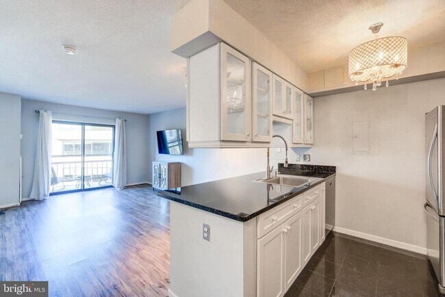 Building Photo - 2111 Wisconsin Ave NW