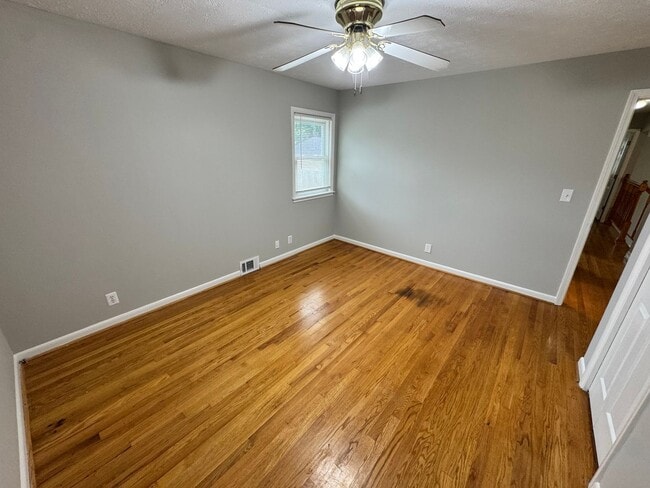 Building Photo - Spacious 4 Bedroom in Fern Creek