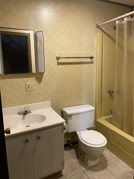 Downstair Bathroom - 1441 Northwest Dr