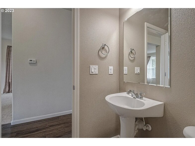 Building Photo - 5310 SE Redberry Pl