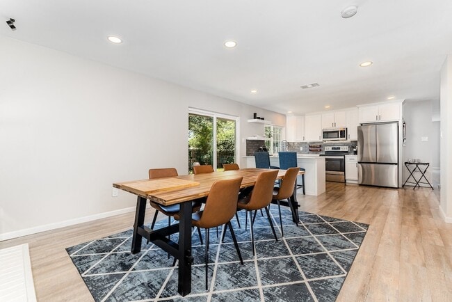 Building Photo - 1700 Delaford Cir