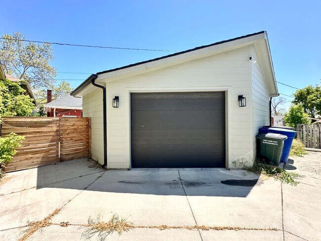 Building Photo - Gorgeous Avenues Remodel!