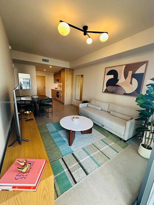 Building Photo - 11 NE 6th St