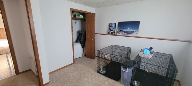 Building Photo - 3 Bedroom 2 Bath Home - Fully Furnished