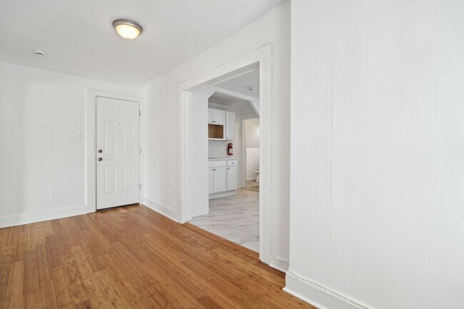 Building Photo - 403 Abington Ave