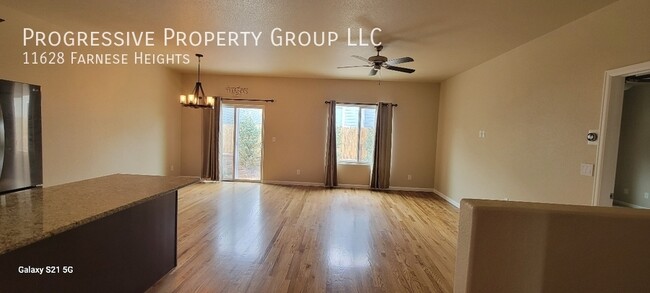 Building Photo - Beautiful 4 Bed 3 Bath Rental!