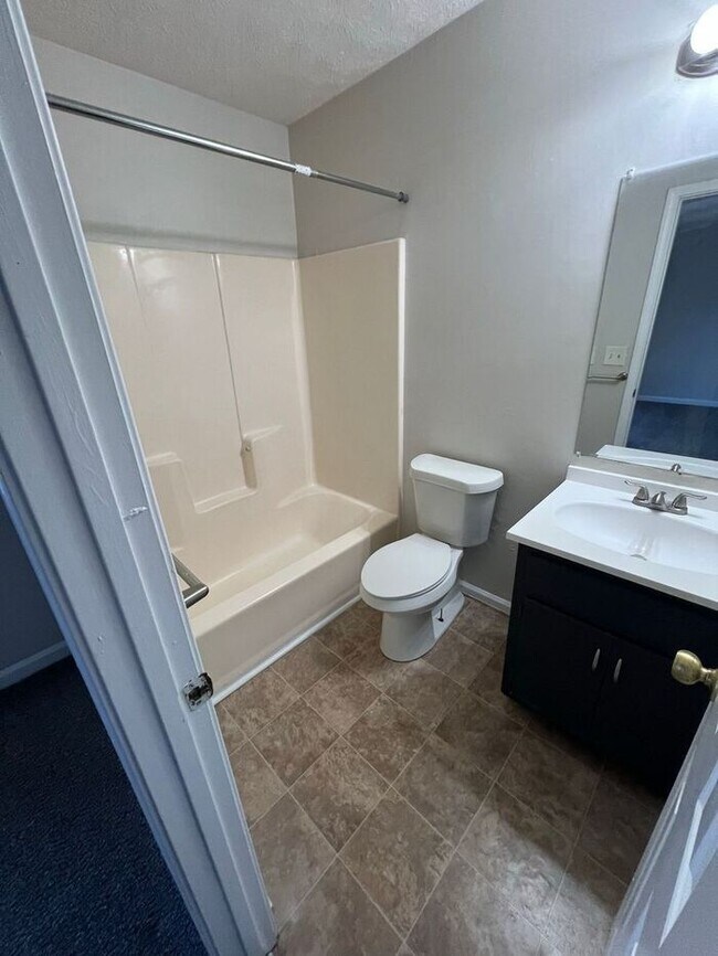 Building Photo - 2 bedroom 2.5 bath in the Lawrenceville area!