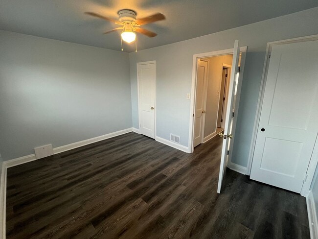 Building Photo - Freshly Renovated Row Home with Beautiful ...