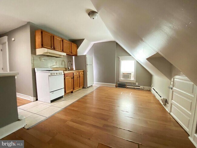 Building Photo - 408 E Roosevelt Blvd