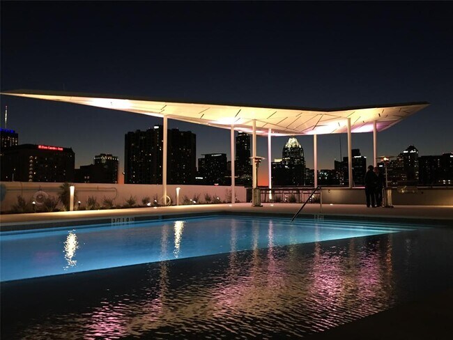 Building Photo - 800 Embassy Dr