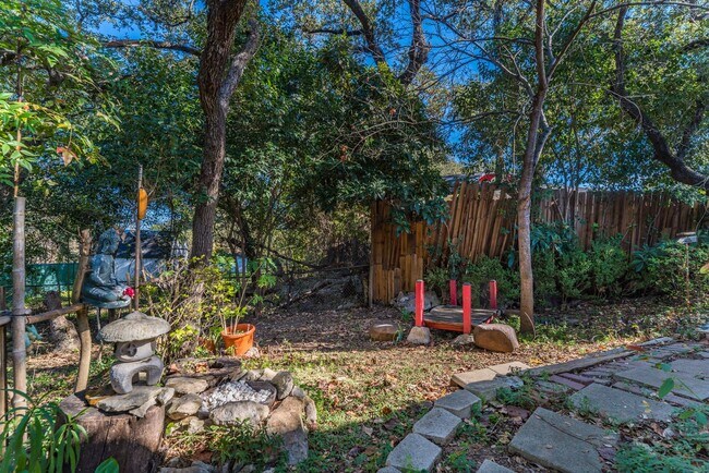 Building Photo - MACARTHUR PARK 3-BEDROOM HOME
