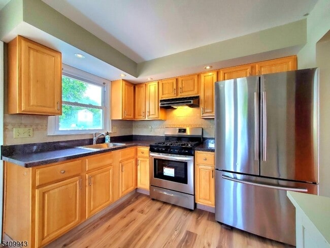 Building Photo - 708A Farrand St