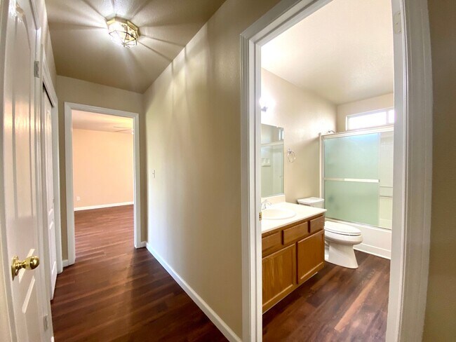 Building Photo - $2,295 Valentine & Clinton, Beautiful 3 Be...