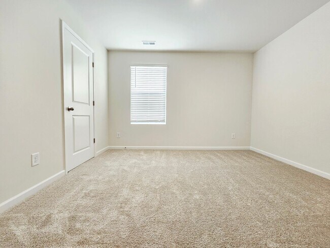 Building Photo - NEW 4- Bedroom Home With Loft, Bonus Room and Fenced Backyard