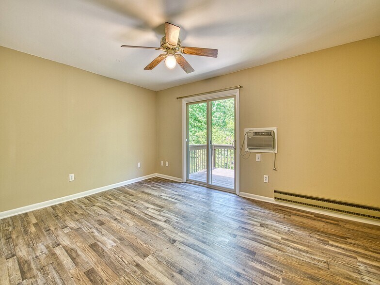 Building Photo - 49 Riverside Villa Dr