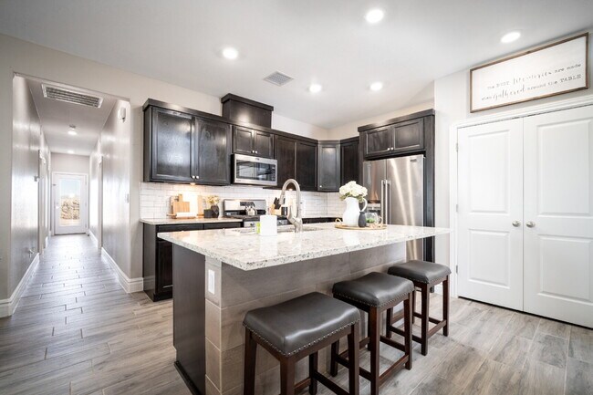Building Photo - "Spacious 3-Bedroom Duplex with Granite Elegance in El Paso – 1469 Sq Ft of Modern Comfort!"