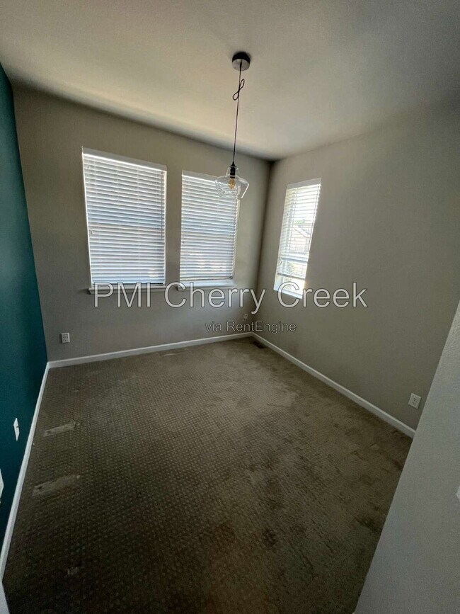 Building Photo - 9010 E Caley Way