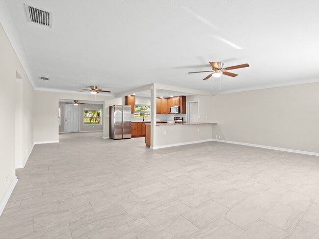 Building Photo - 3-bedroom, 2-bathroom pool home