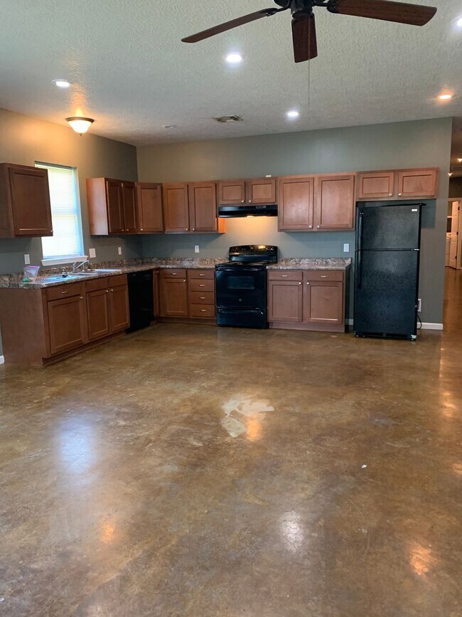 Building Photo - Apartment for lease