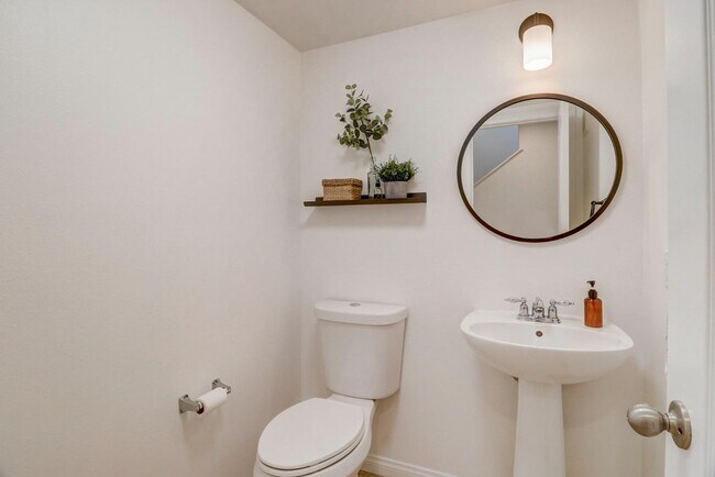 Building Photo - 3504 Shoreline Bluff Ln