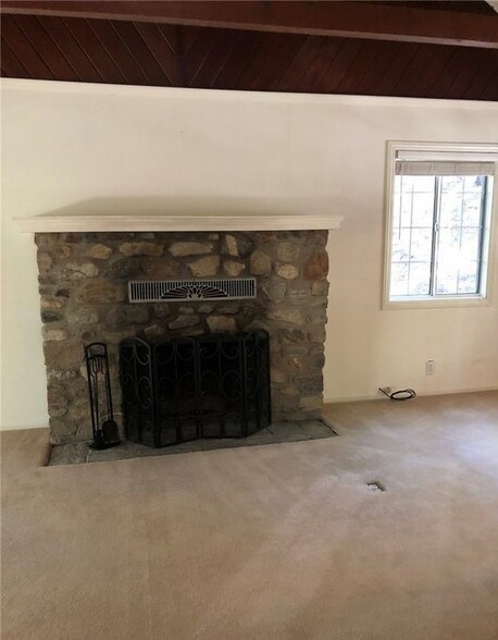 Building Photo - 976 Berne Dr