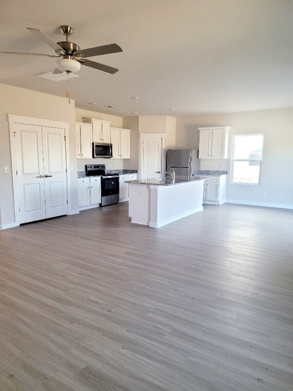 Building Photo - 13 Graceful Doe Ct