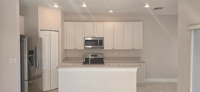 Building Photo - 2919 Crestwood Ter