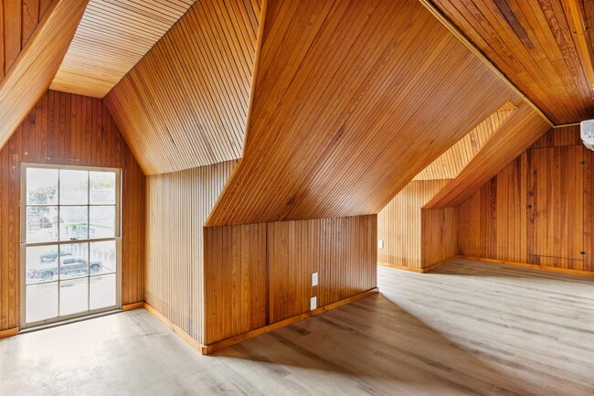 Building Photo - 109 Pleasant St