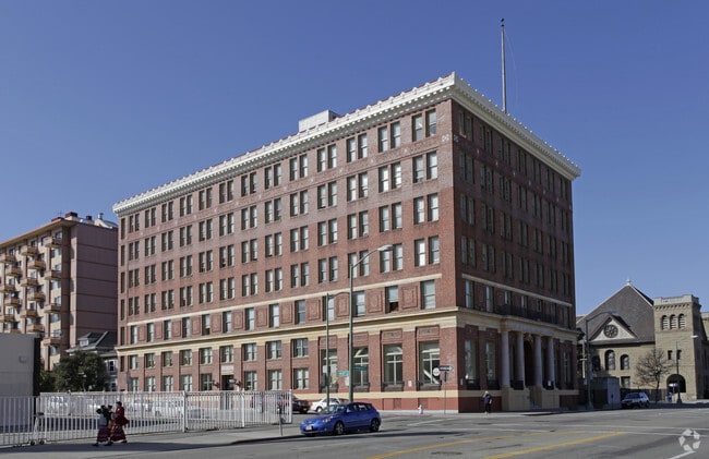 Primary Photo - Hamilton Apartments