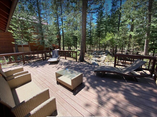 Building Photo - 12250 Snowpeak Way