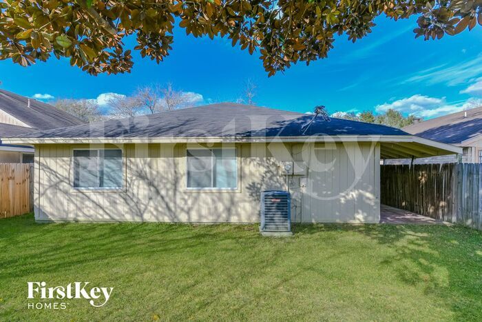 Building Photo - 3823 Ebury Dr