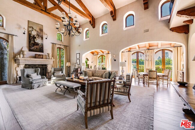 Building Photo - 1550 Amalfi Dr