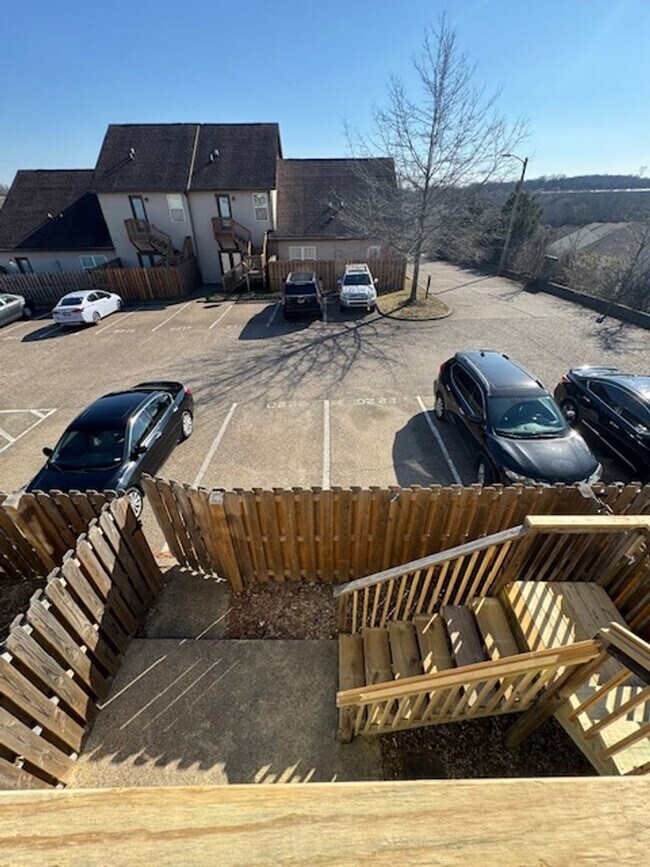 Building Photo - Great Location!