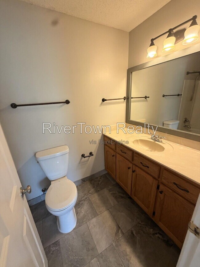 Building Photo - 10570 Pecan View Dr