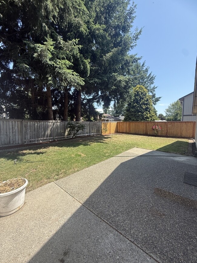 Building Photo - 6128 Thornbury Ct SE