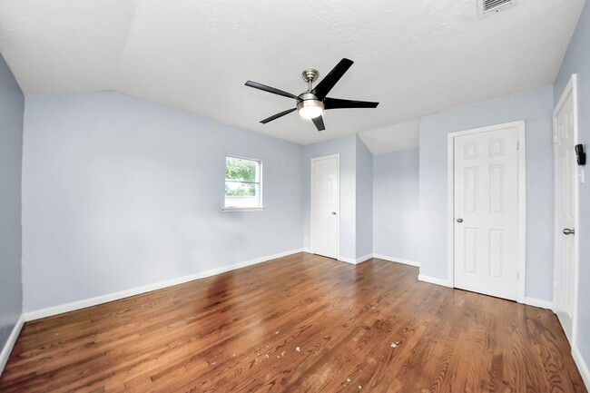 Building Photo - 2513 Leslie St