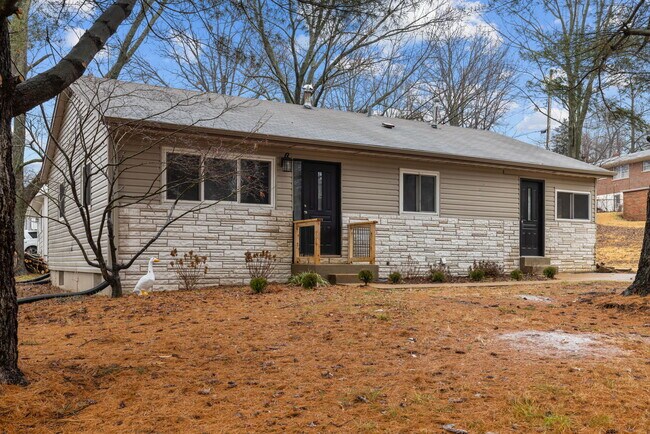 Building Photo - 2410 Bruno Ave