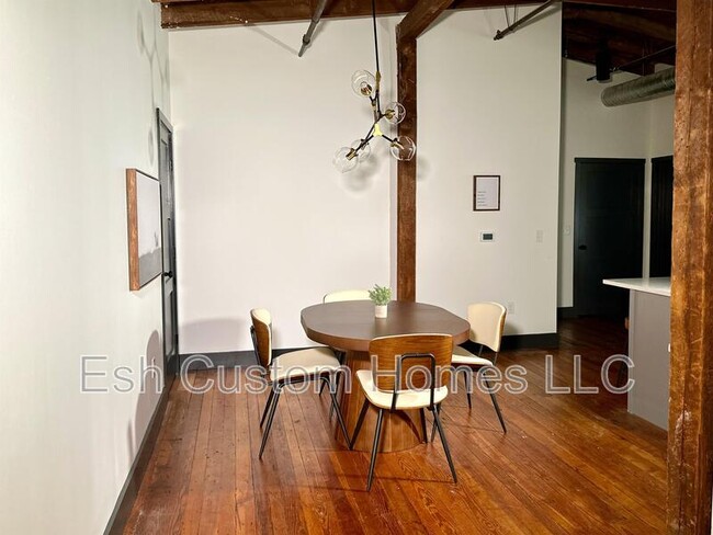 Building Photo - 437 W Grant St