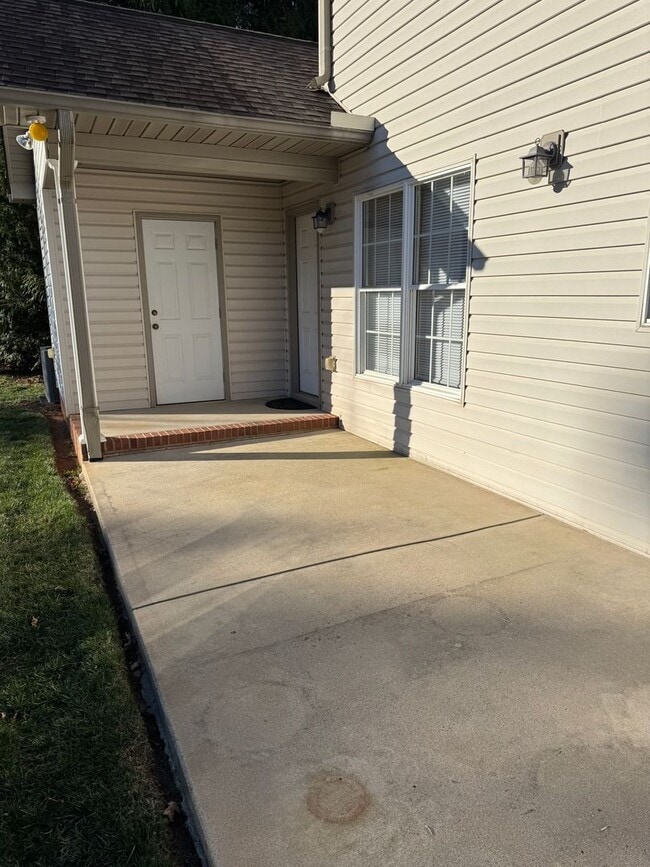 Building Photo - Hollar Duplex Conover
