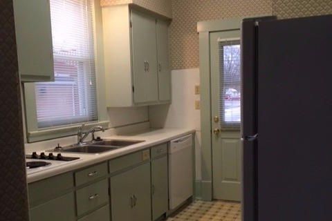 Kitchen - 229 Center St