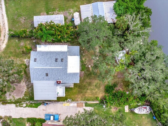Building Photo - 631 32nd Ave Dr E