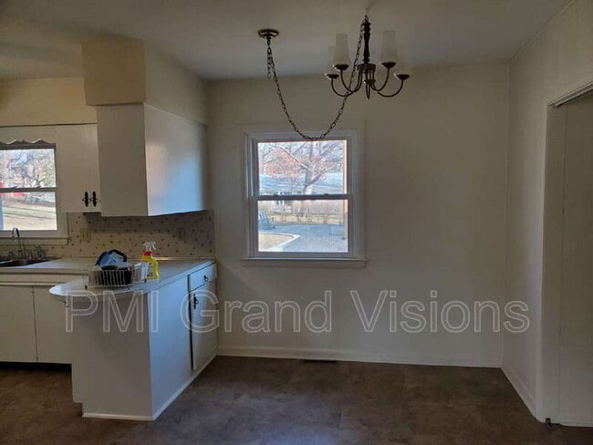 Building Photo - 3314 N Taylor Ave