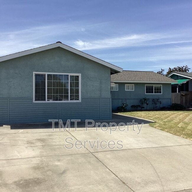 Building Photo - 8724 Halverson Dr