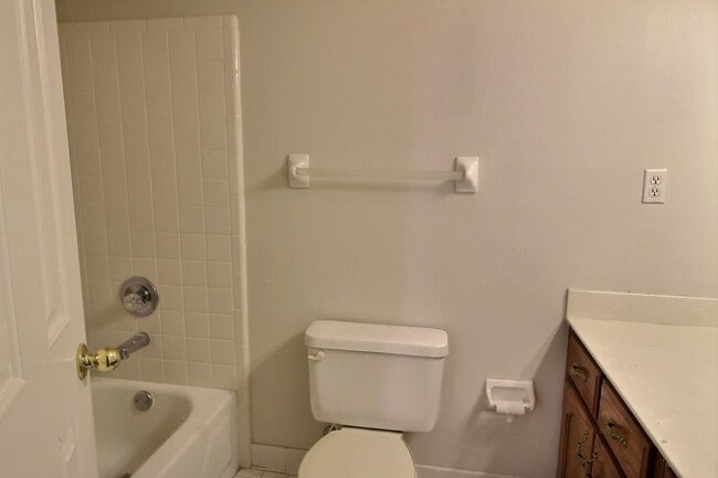 Building Photo - 275 Home Pl