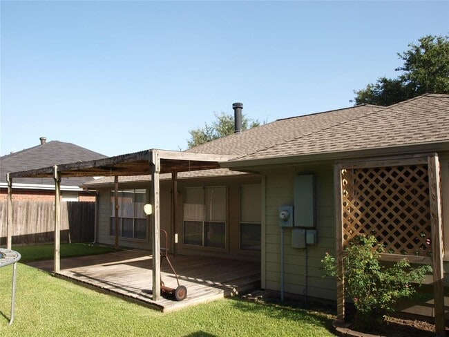 Building Photo - 4027 Avanti Dr