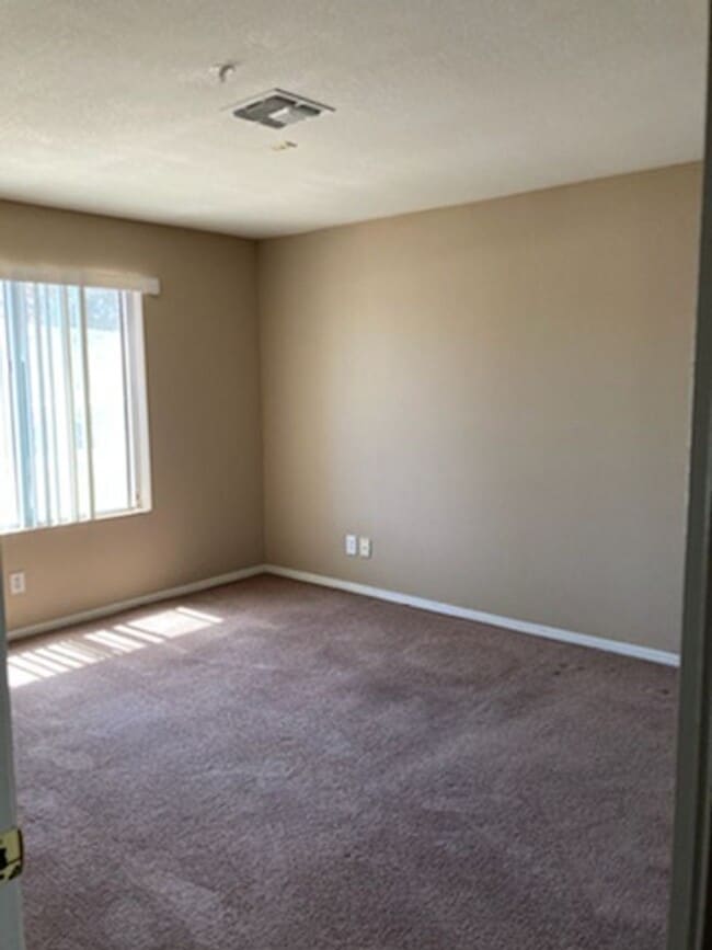 Building Photo - 2060 Mesquite Ln