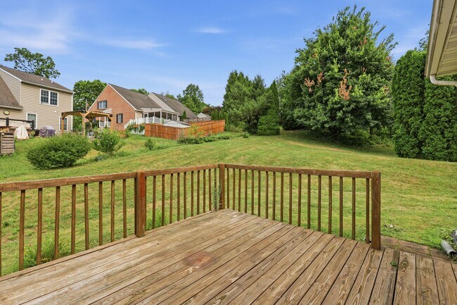 Building Photo - 472 Hillside Dr