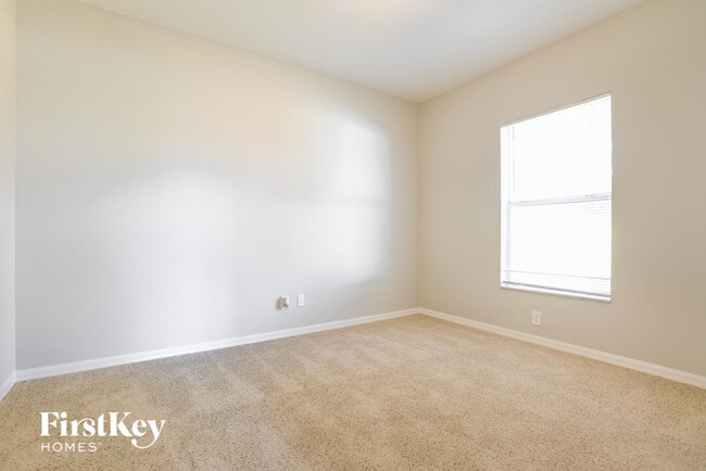 Building Photo - 4167 N Biscayne Dr
