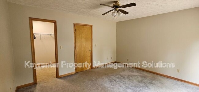Building Photo - 2 Singing Pines Ln