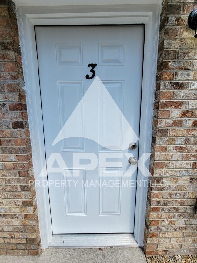 Building Photo - Recently Renovated - Alcoa Studio Apartment – Convenient Location!